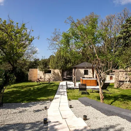 ô Jacuzzi Du Mazet Hébergement de vacances Murles