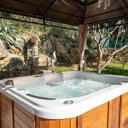 O Jacuzzi Du Mazet Murles