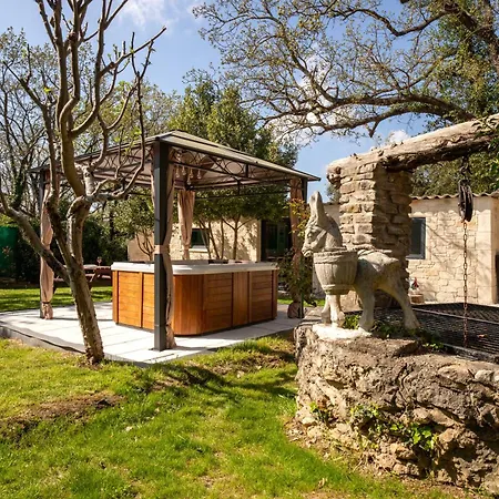 O Jacuzzi Du Mazet * Murles