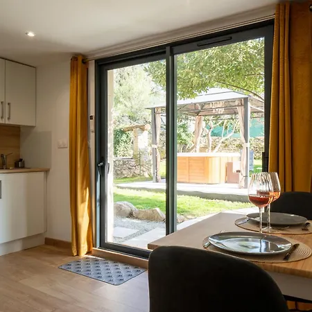 O Jacuzzi Du Mazet Semesterbostad *