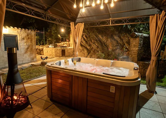 ô Jacuzzi Du Mazet Casa de Férias