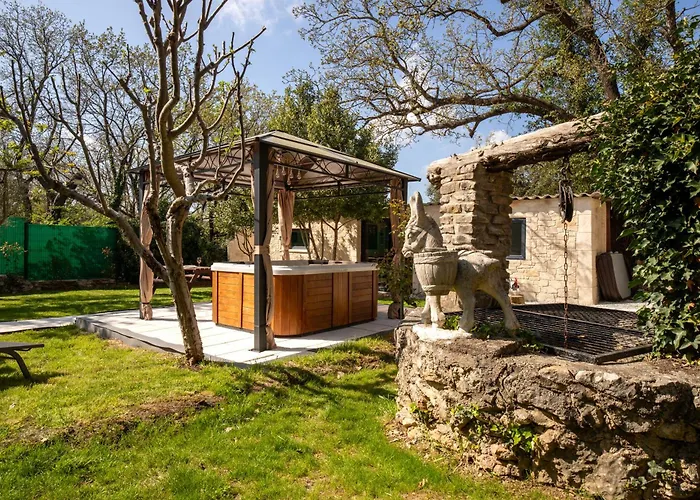 ô Jacuzzi Du Mazet * Murles